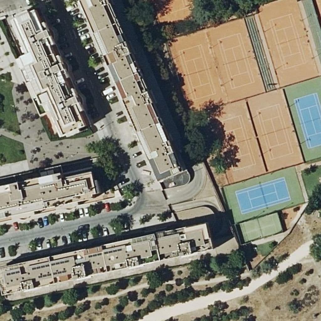 Вид сверху на территорию школы «Cedyc-C.ens.a Dist.dragados Y Construcc.»