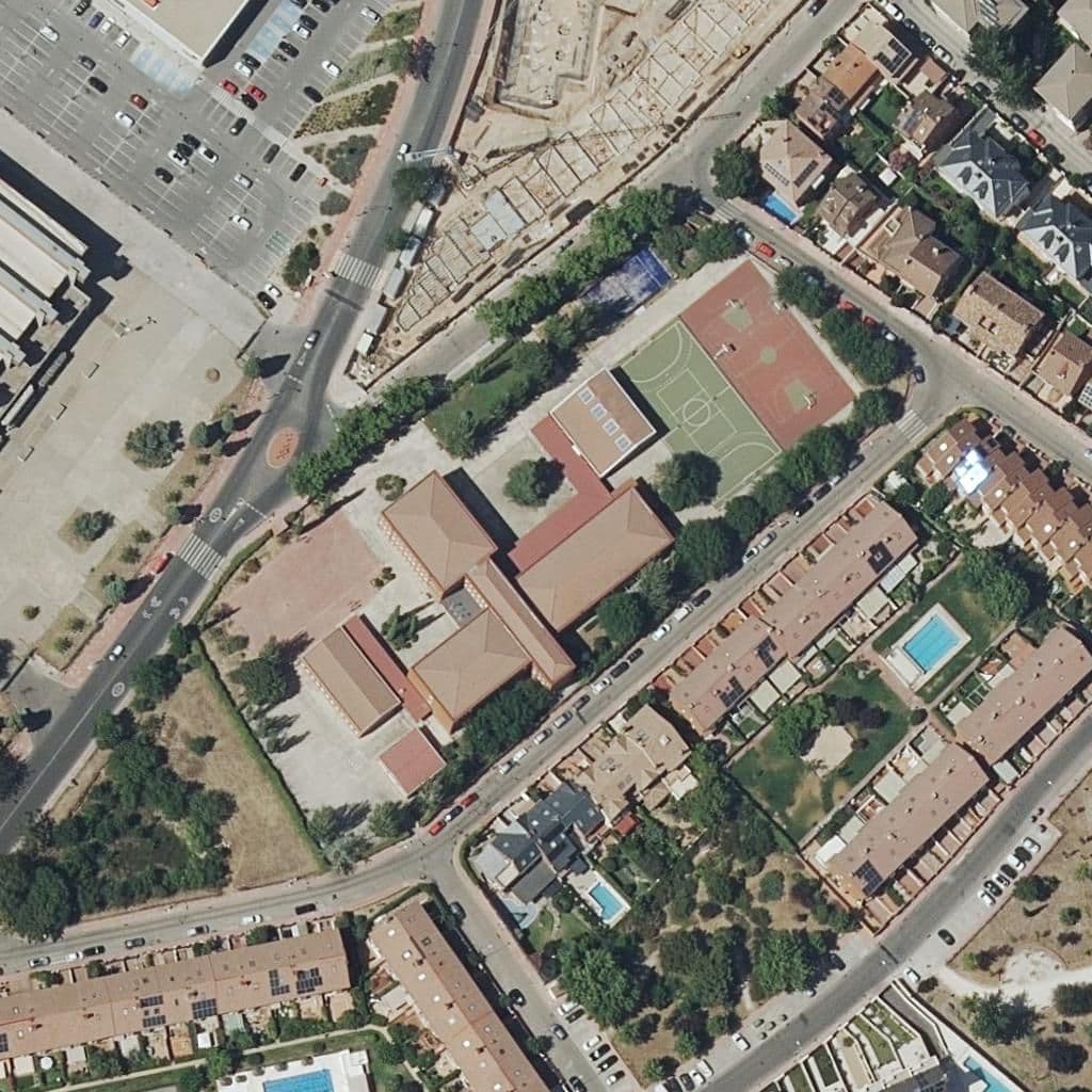 Вид сверху на территорию школы «Ignacio Ellacuria»