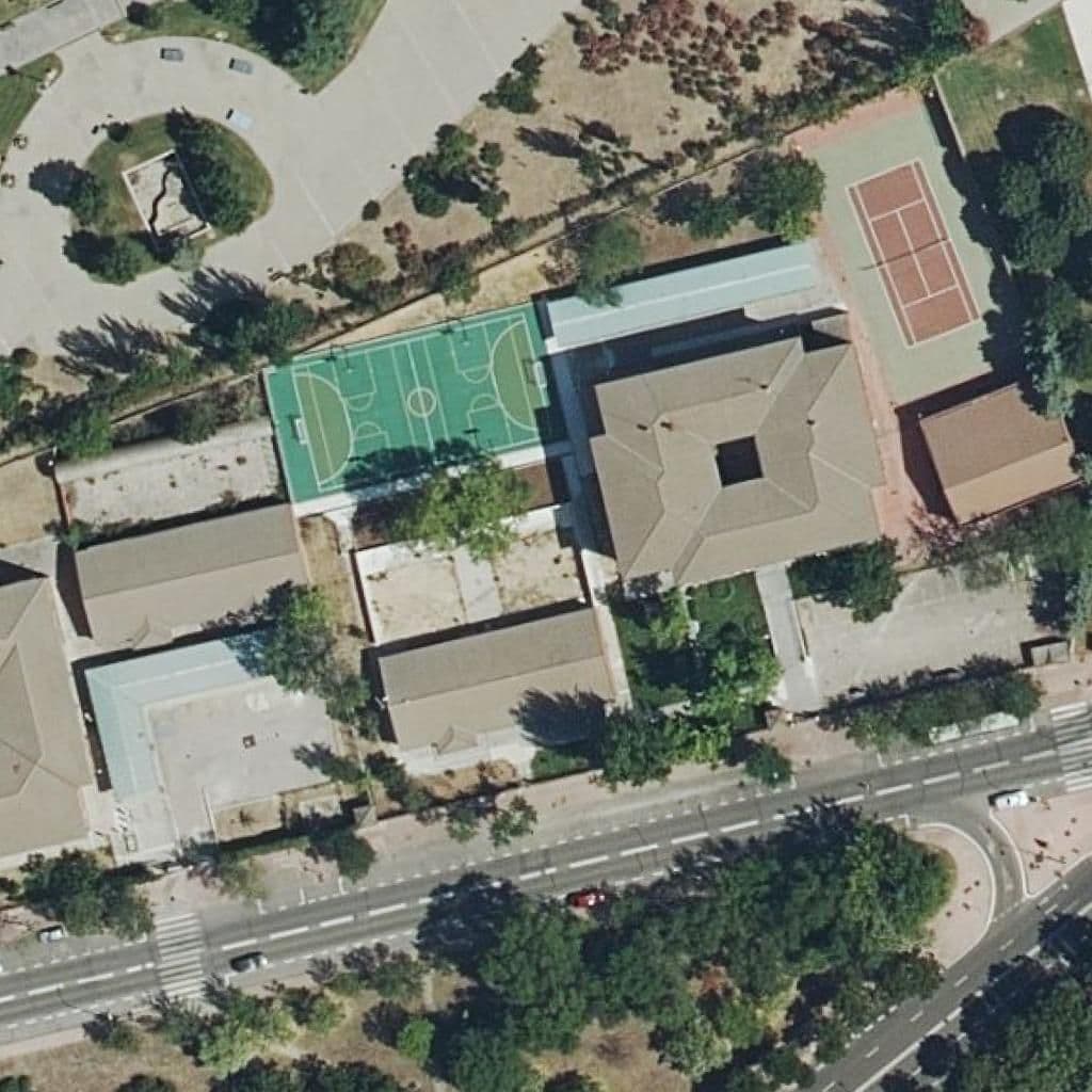 Вид сверху на территорию школы «E.o.i. De Mostoles»