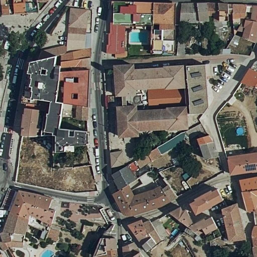 Вид сверху на территорию школы «San Martin De Valdeiglesias»