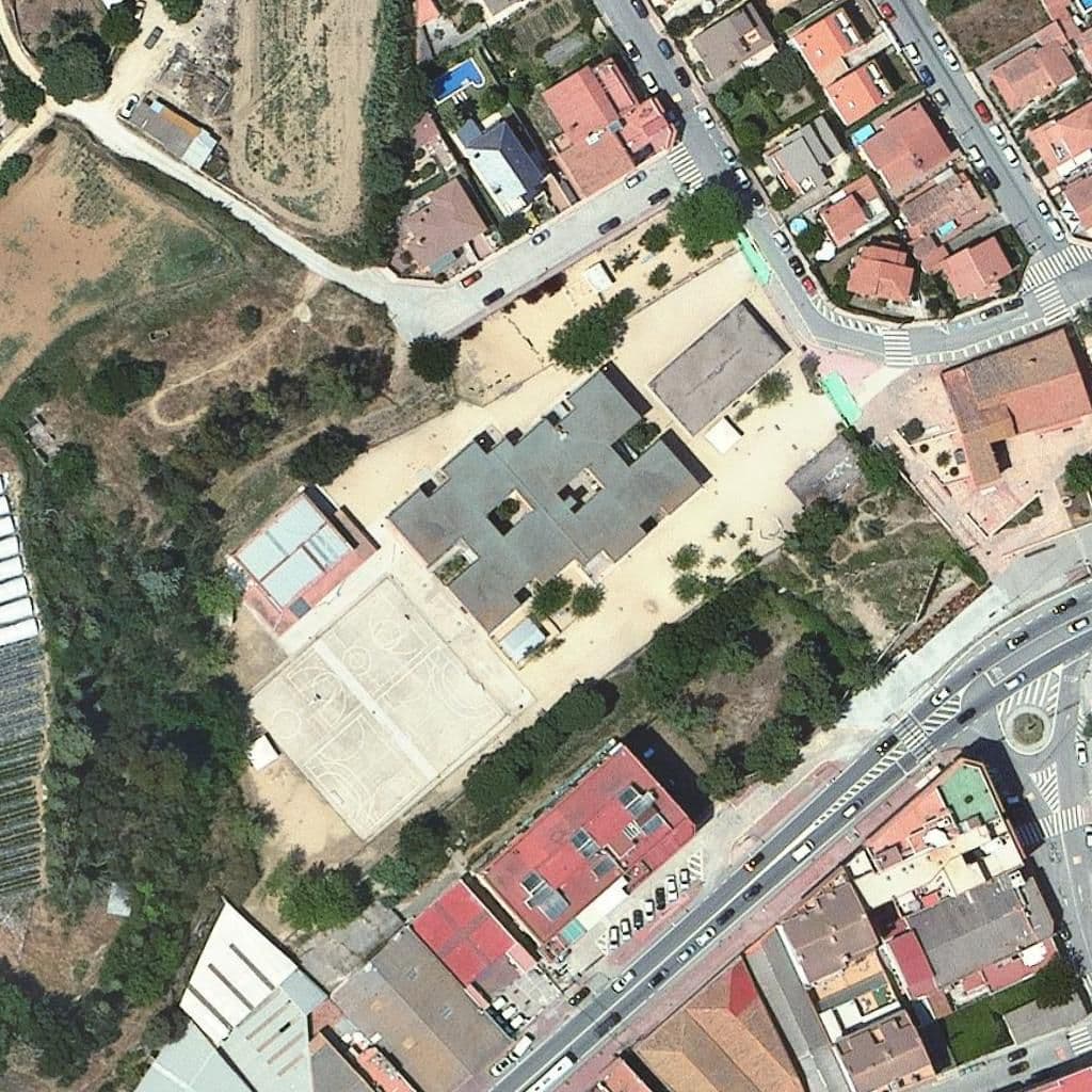 Вид згори на територію школи «Escola Jaume I»