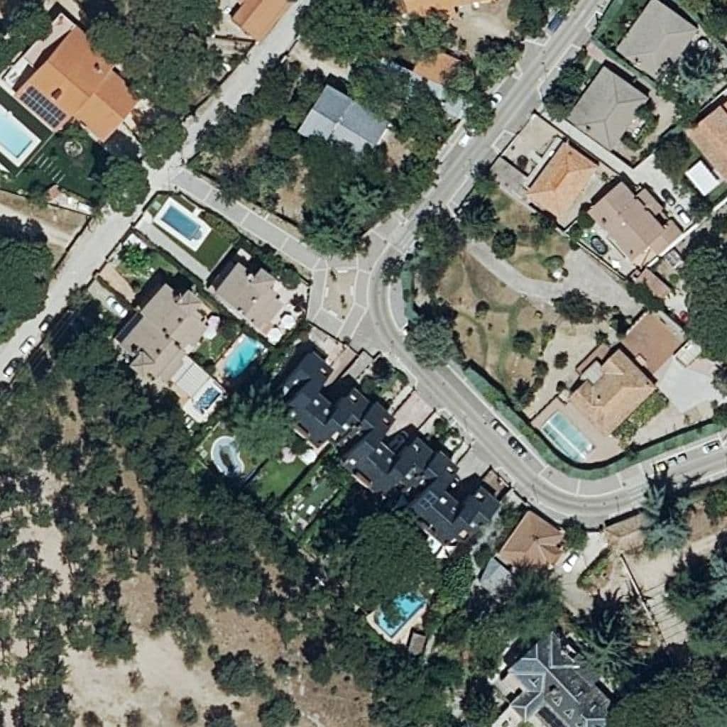Вид сверху на территорию школы «Montessori School El Enebral (Britanico)»