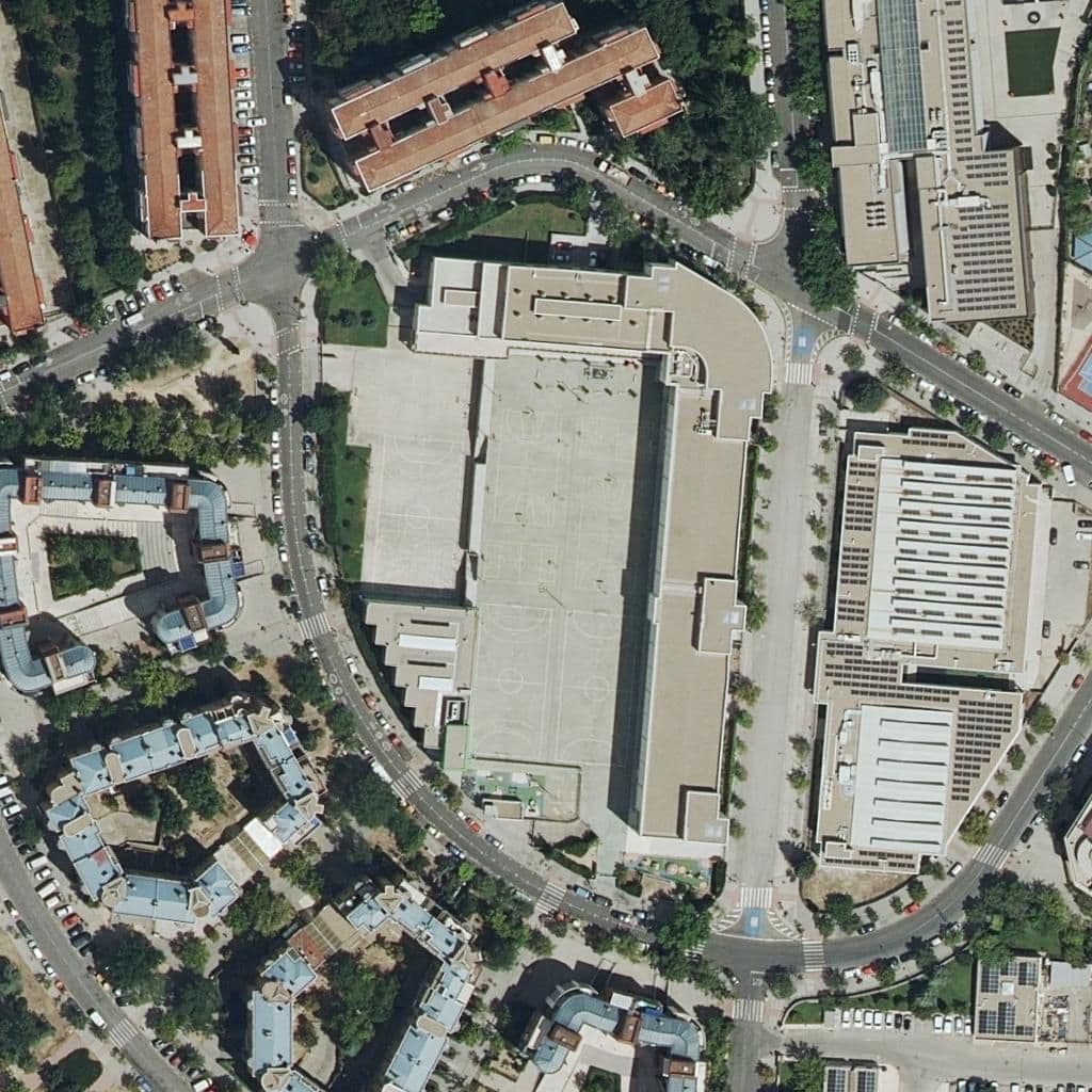 Вид згори на територію школи «Sagrada Familia»