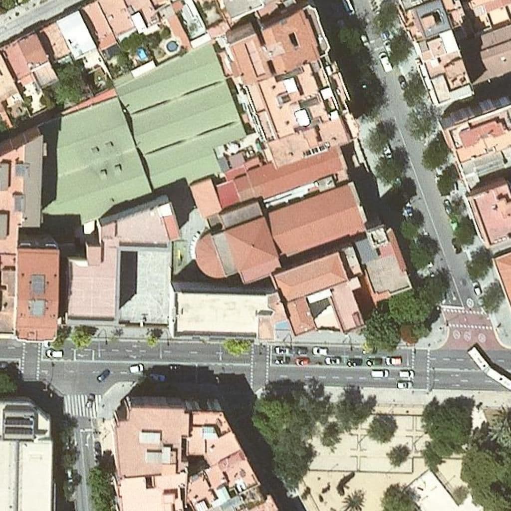 Вид згори на територію школи «Sant Ramon Nonat-Sagrat Cor»