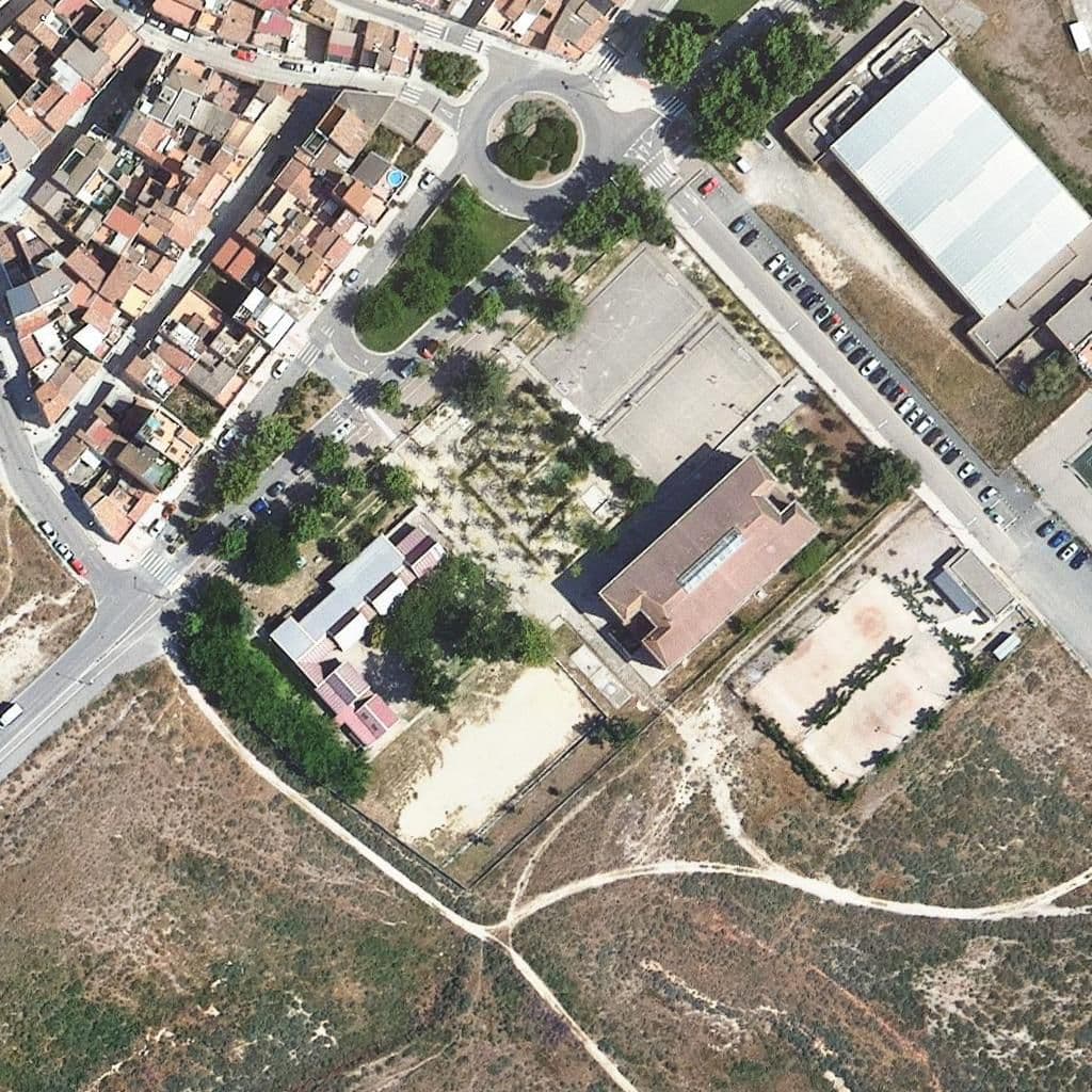 Вид сверху на территорию школы «Institut Escola Magraners»