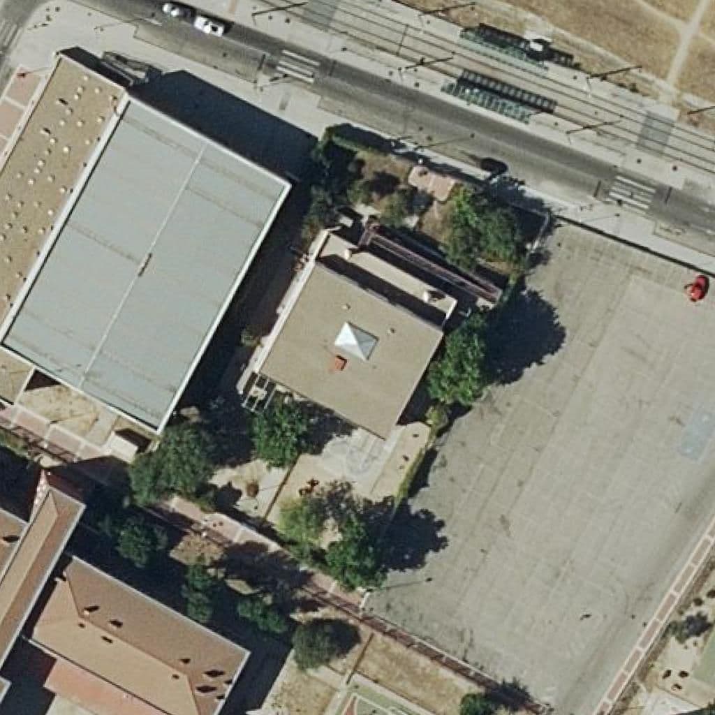 Aerial view of the grounds of Tris-Tras