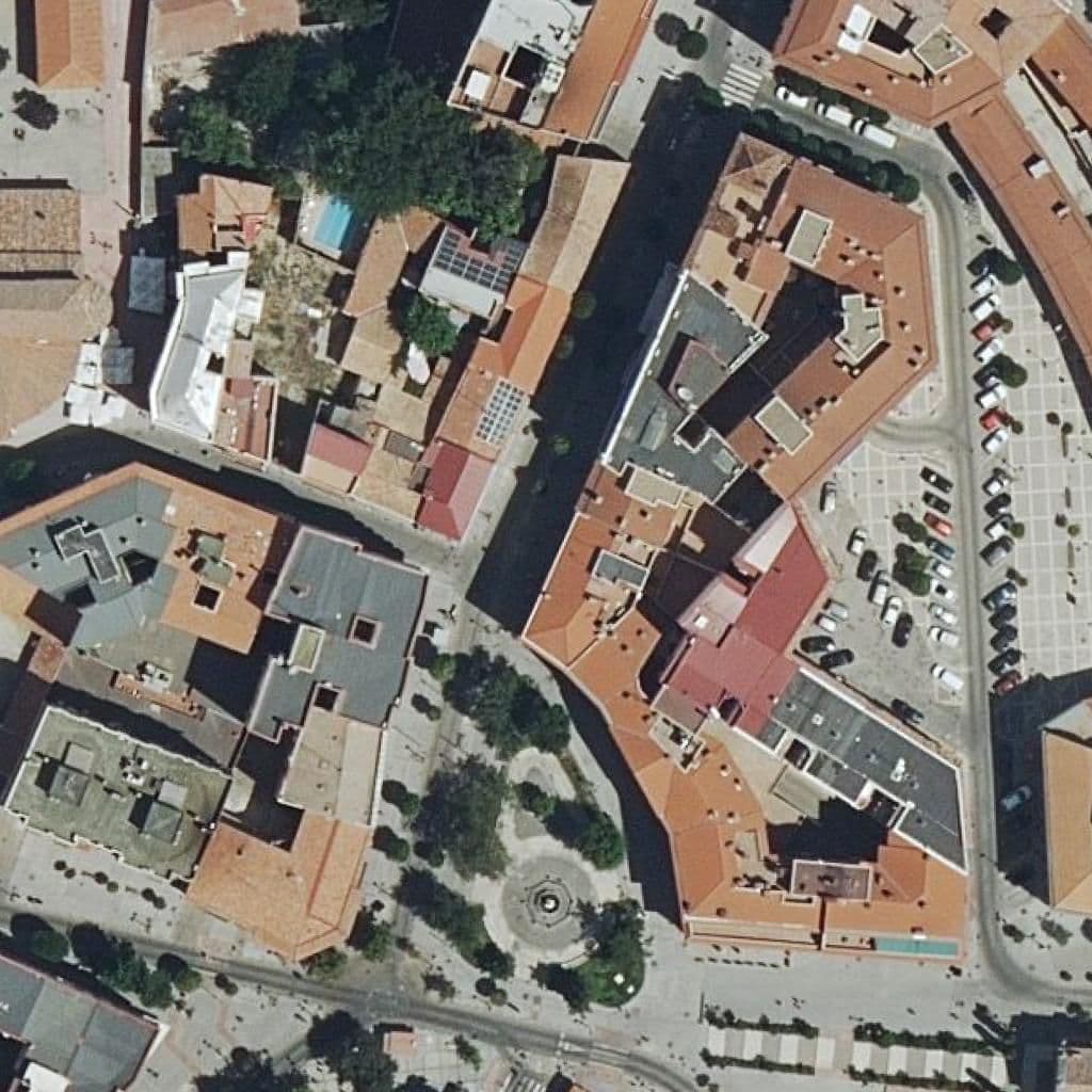 Вид сверху на территорию школы «Academia Mostoles»
