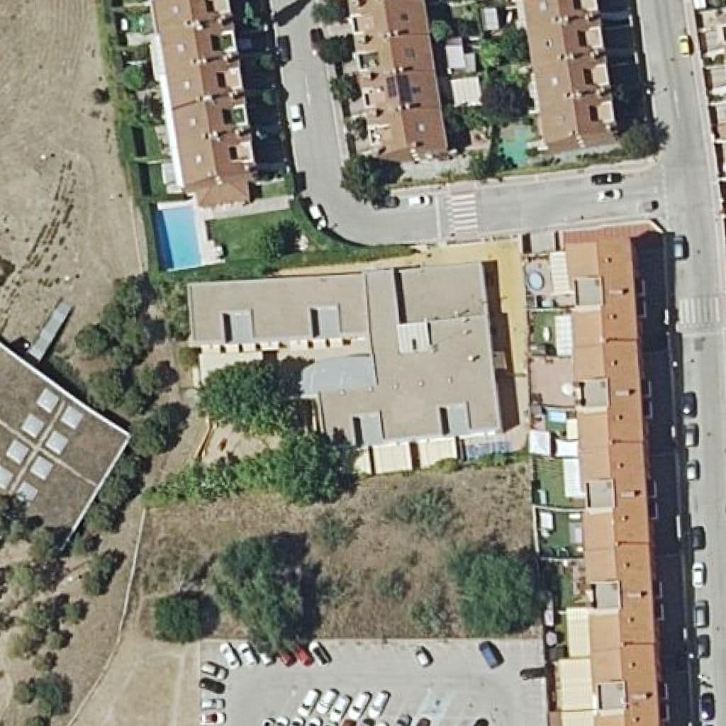Вид сверху на территорию школы «Pasacalles»