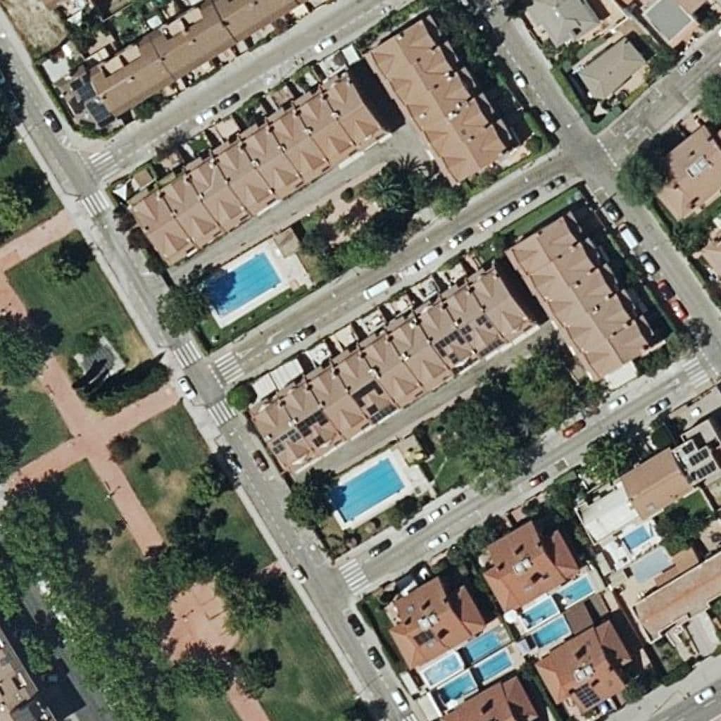 Вид сверху на территорию школы «Euroalameda»