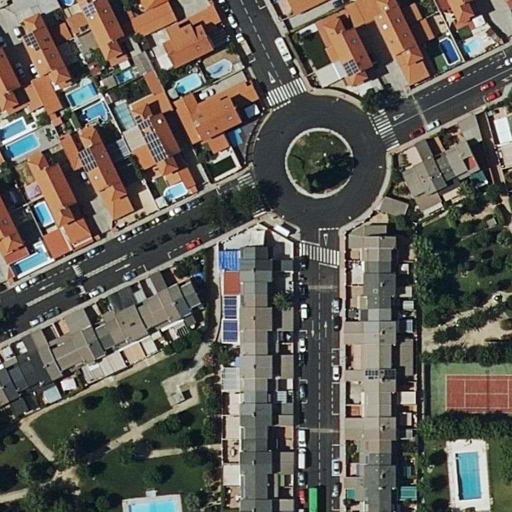 Вид сверху на территорию школы «Cubas De La Sagra»