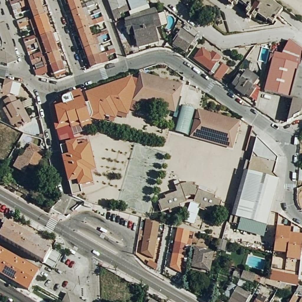 Вид сверху на территорию школы «Sur-5, Aldea De Fresno»