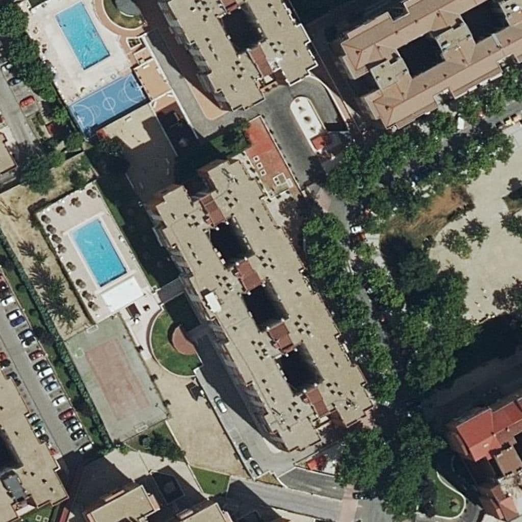 Вид сверху на территорию школы «My School»