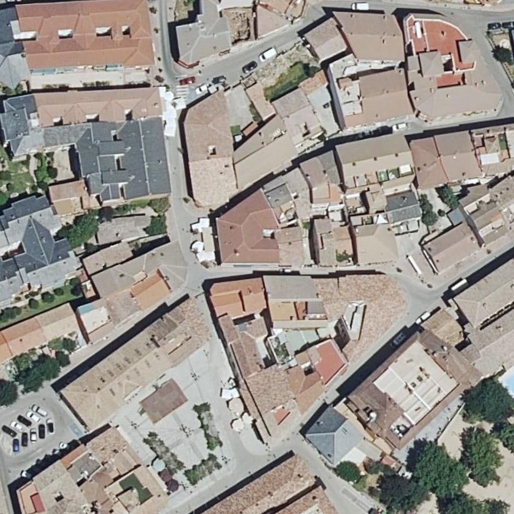 Вид сверху на территорию школы «Manzanares El Real»