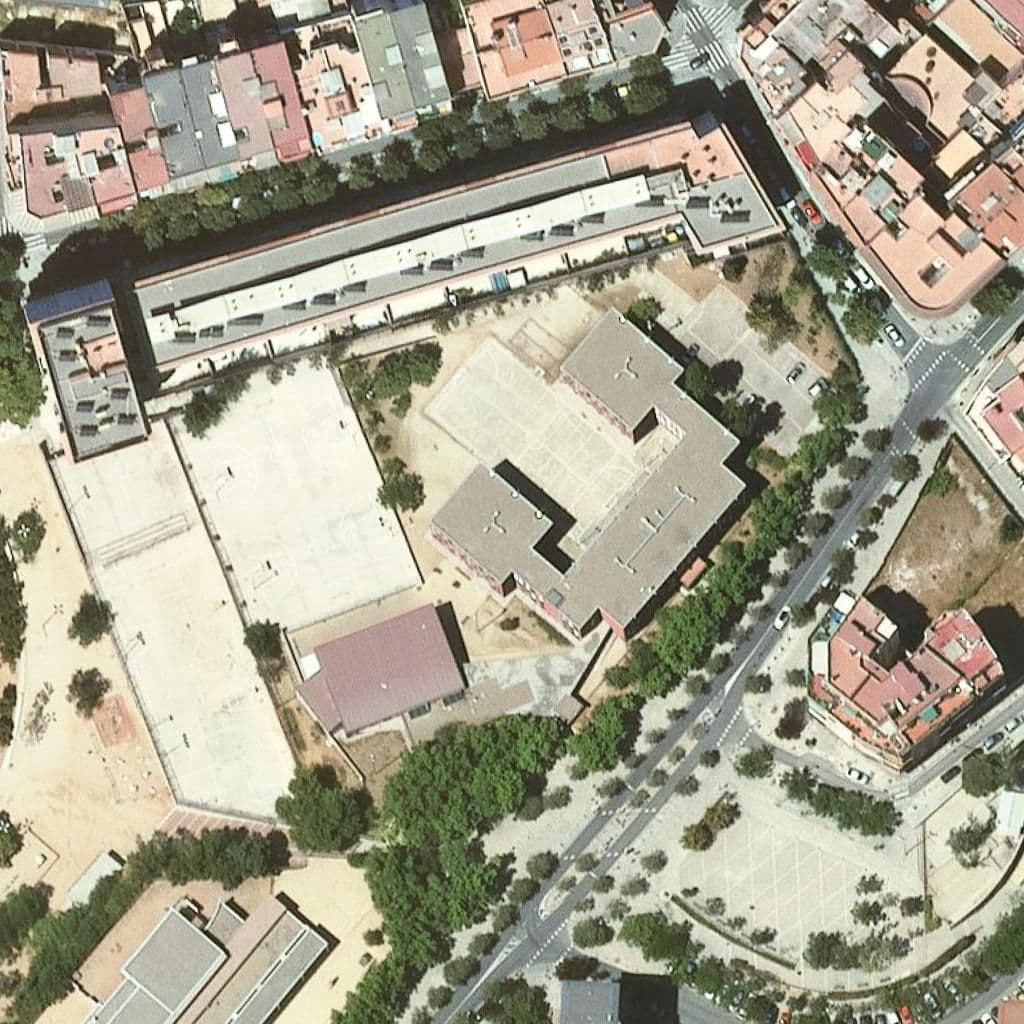 Вид згори на територію школи «Institut Terra Roja»