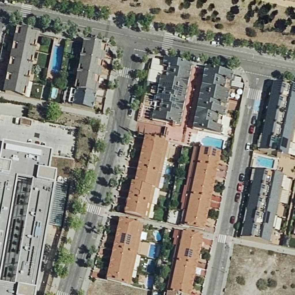 Вид сверху на территорию школы «E.o.i. De Boadilla Del Monte»