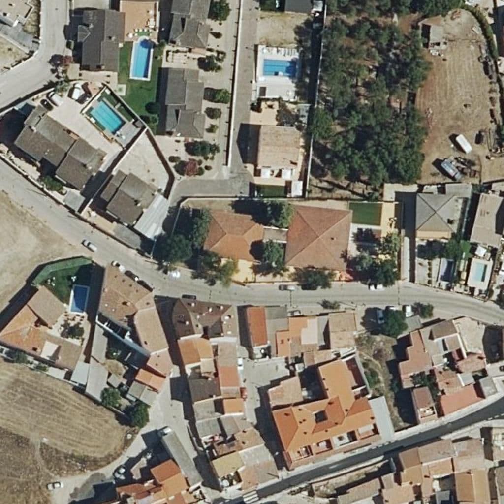 Вид сверху на территорию школы «Villanueva De Perales»