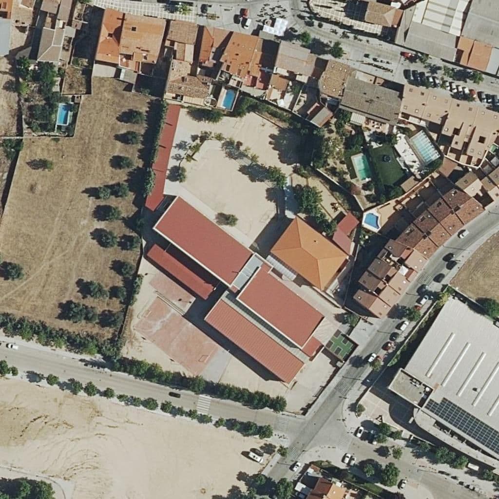 Вид згори на територію школи «Villa De Navalcarnero»