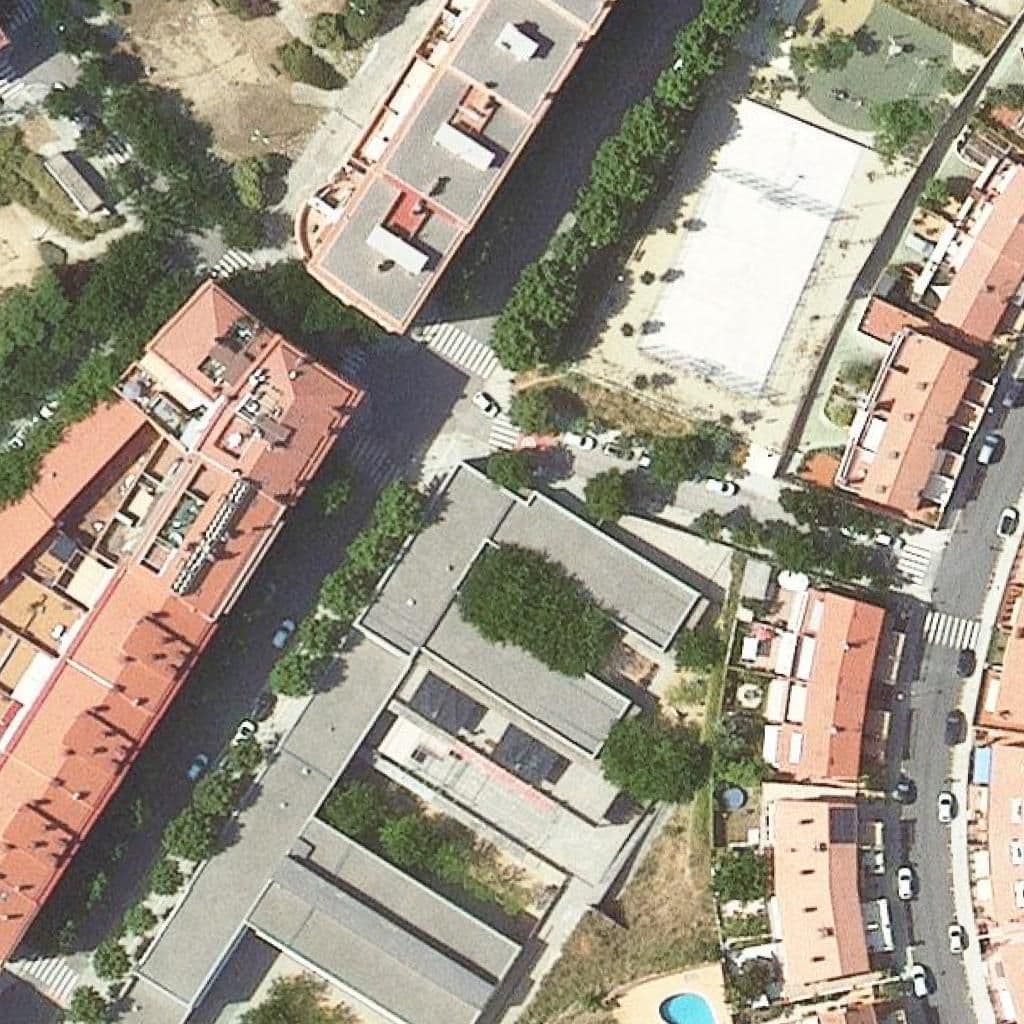 Вид згори на територію школи «Escola Bressol Els Garrofers»