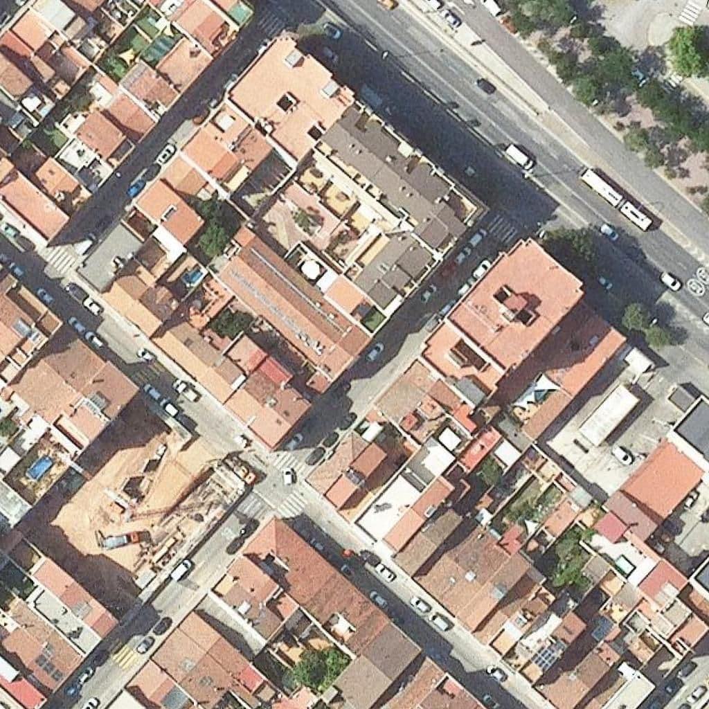 Вид сверху на территорию школы «Centre De Formació Creatiu I Tècnic Sabadell»
