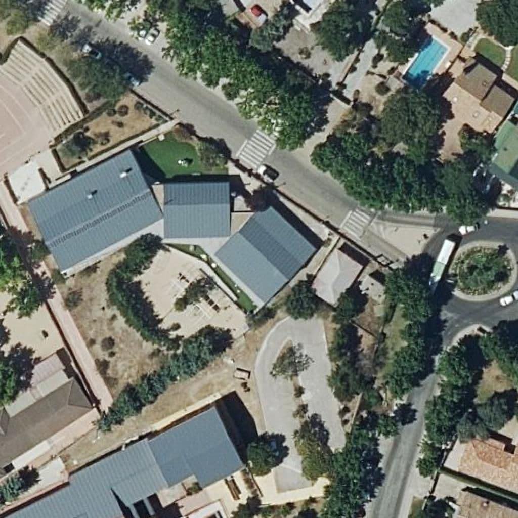 Вид сверху на территорию школы «Las Casitas»