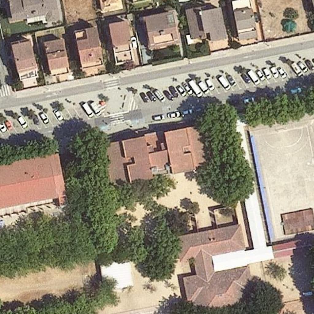 Вид сверху на территорию школы «Escola Silvestre Santaló»