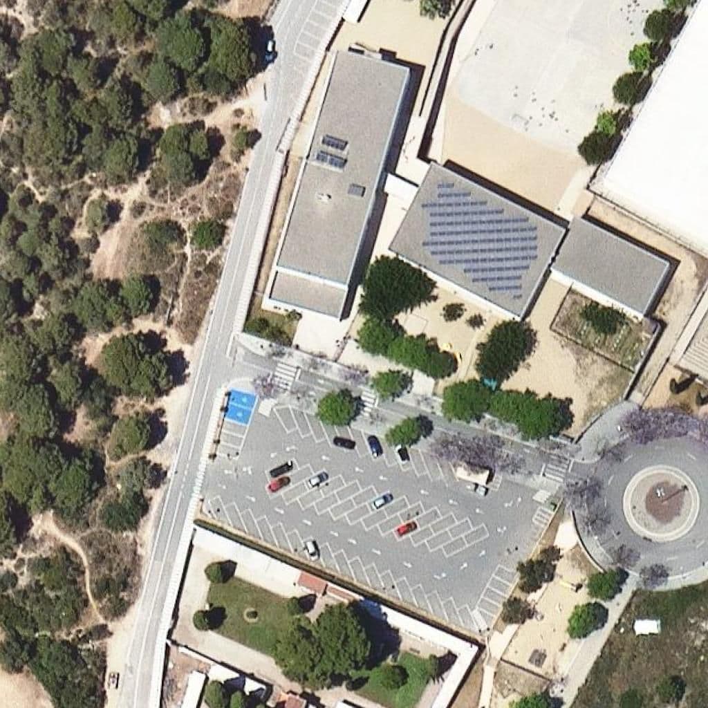 Aerial view of the grounds of Escola El Roquissar