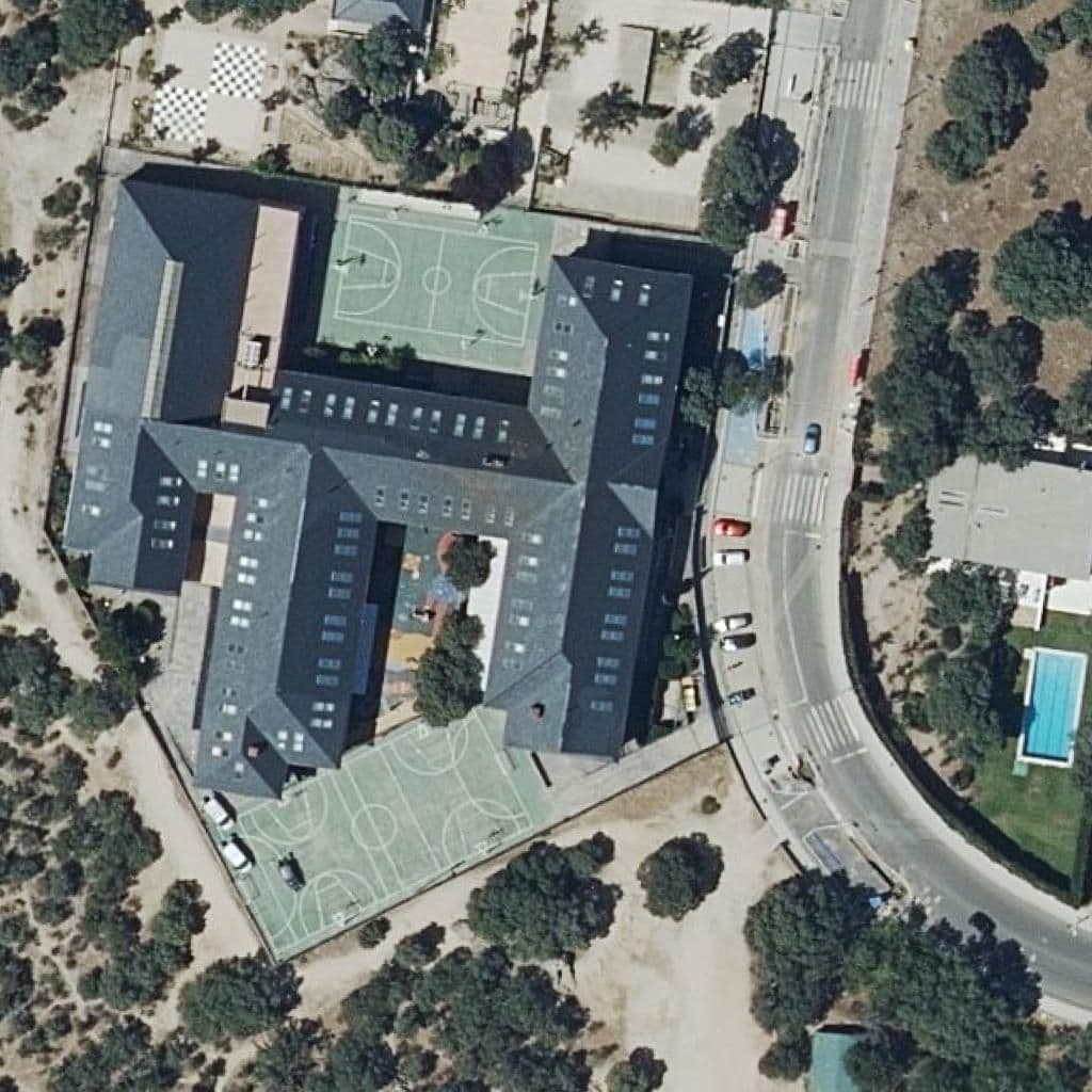 Вид сверху на территорию школы «Gsd El Escorial»