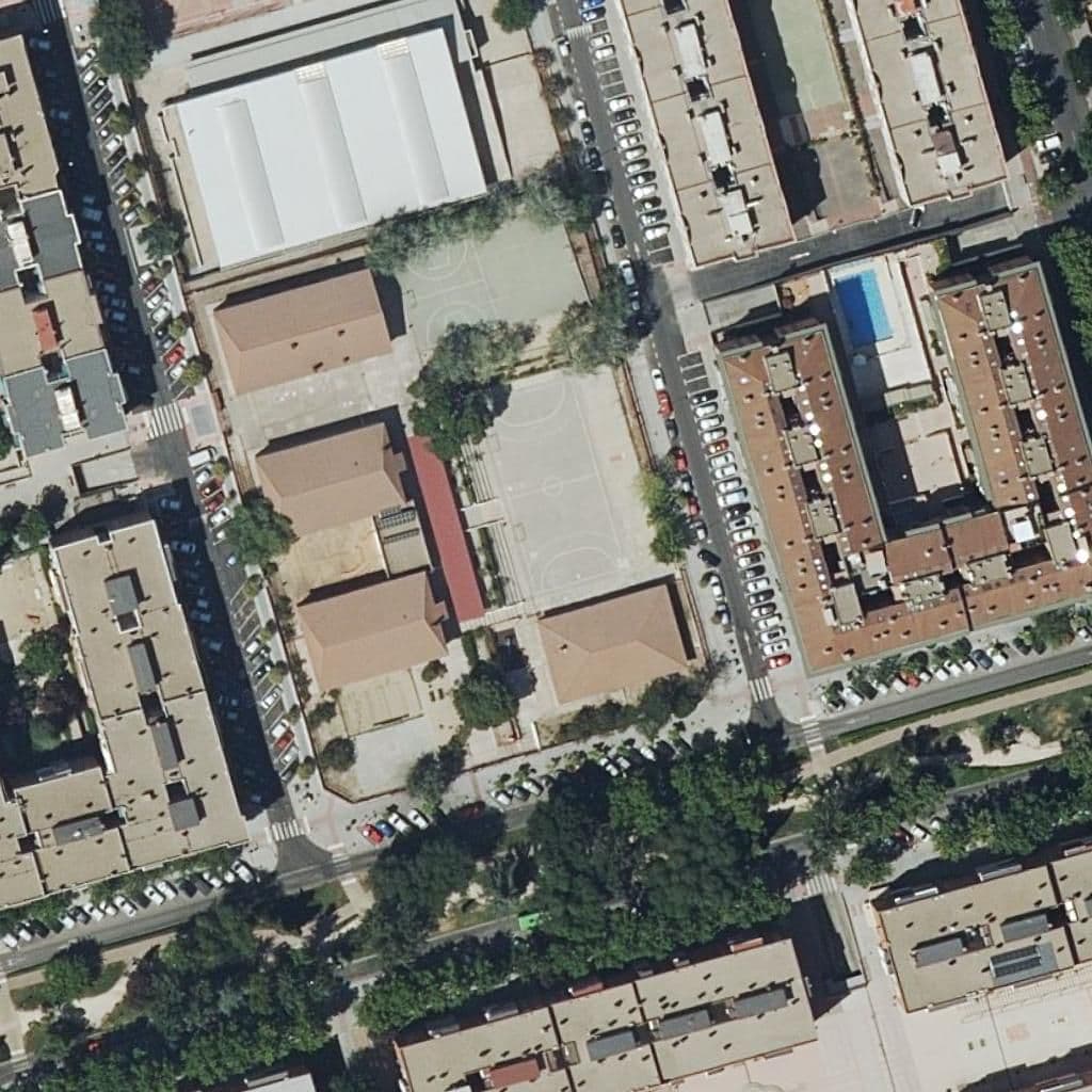 Вид сверху на территорию школы «Bichines»