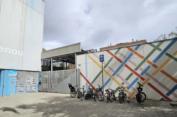 Escola La Llacuna Del Poblenou