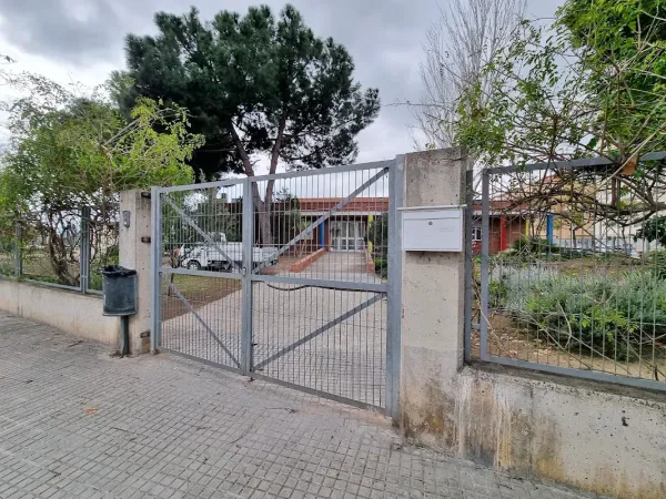 Escola Pont De La Cadena