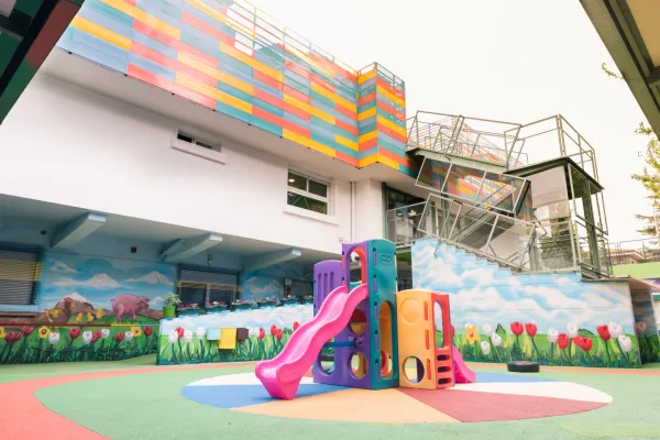 Ecole Maternelle Française Pomme D'api (Frances)